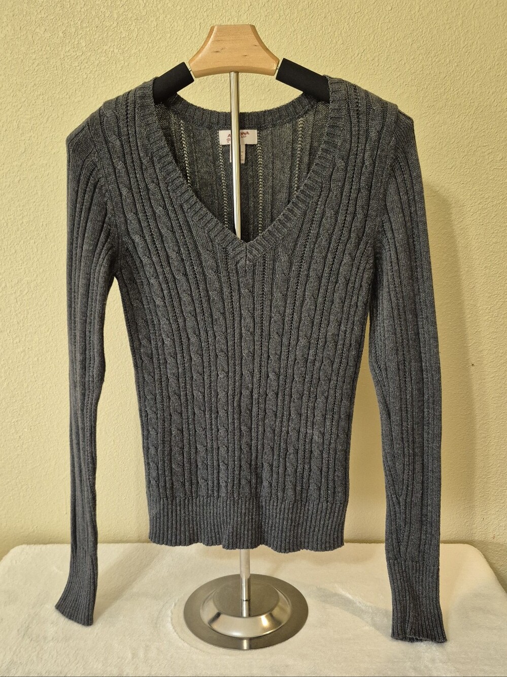 Arizona Jean Company Gray Ribbed Cable V-Neck Sweater